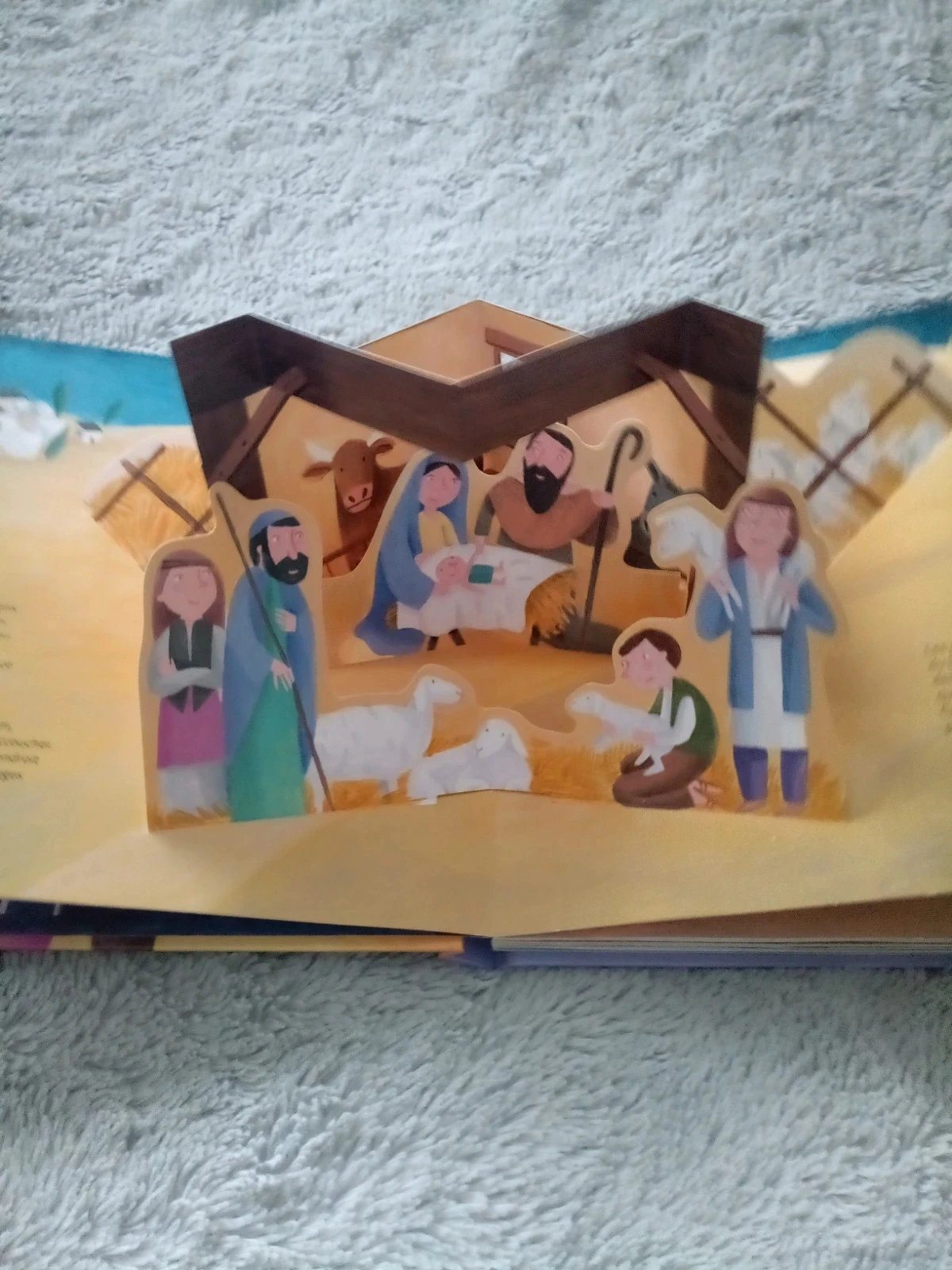 Livre ludiques sur les fêtes chrétiennes + collier croix – photo 3